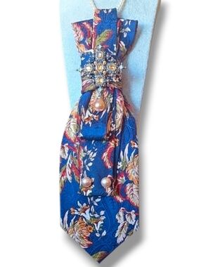 Blue Floral Cravat Brooch Accent with Pearls